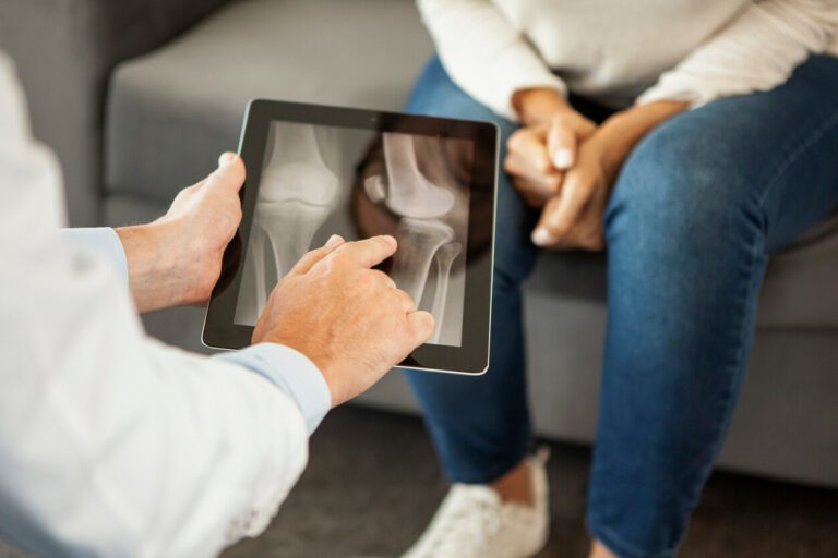 Advanced knee transplant surgery: Find a specialist near you.